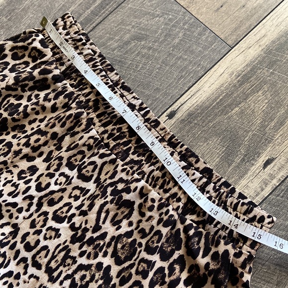 WAYF Serena Pocketed Leopard Jogger - Picture 10 of 12